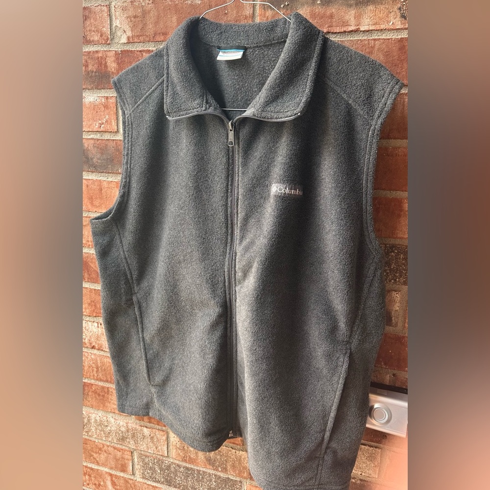 Unisex Columbia Vest Size Large
